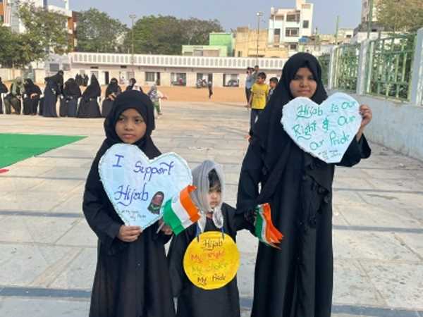 कर्नाटक हिजाब विवाद : हाईकोर्ट की बड़ी पीठ गठित, गुरुवार को होगी सुनवाई